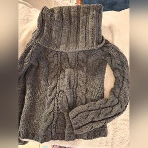 Gap medium gray sweater, hand knit